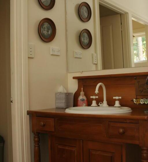 带花园景观的标准工作室, Belgrave Hideaway