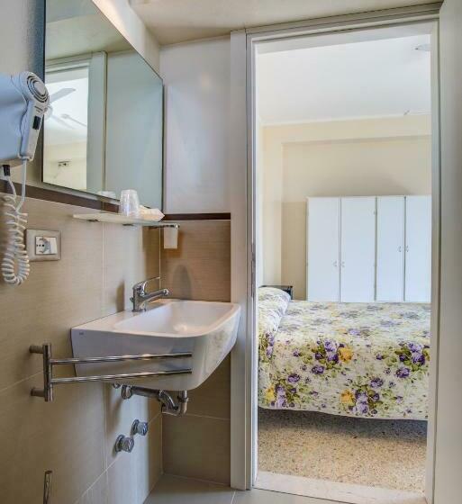 Quarto Estandar, Deanna