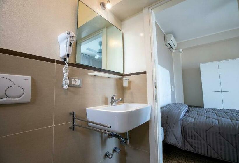 景色の見えるスタンダード4人部屋, Deanna