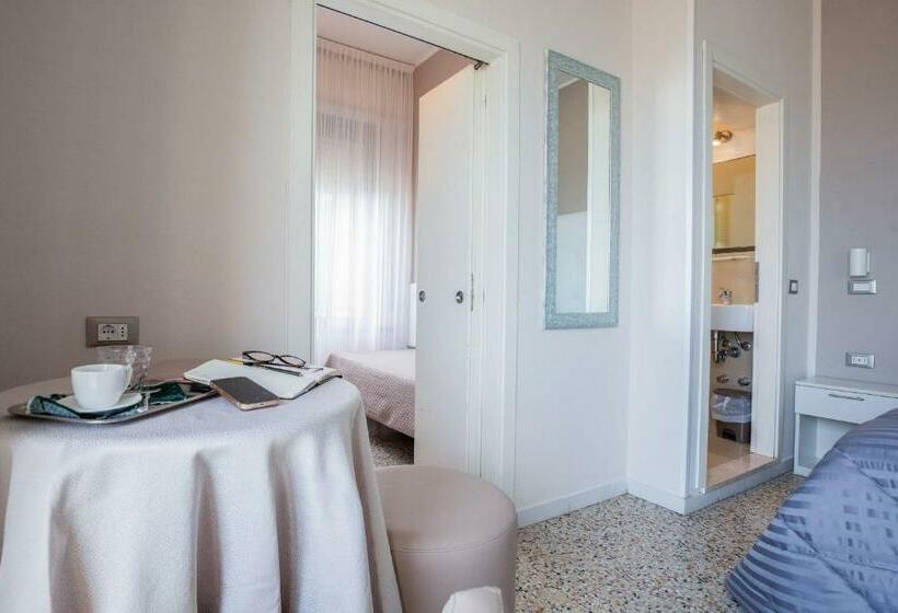 景色の見えるスタンダード4人部屋, Deanna