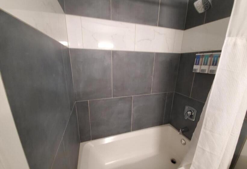 سوییت خانوادگی, Celadon Lodge