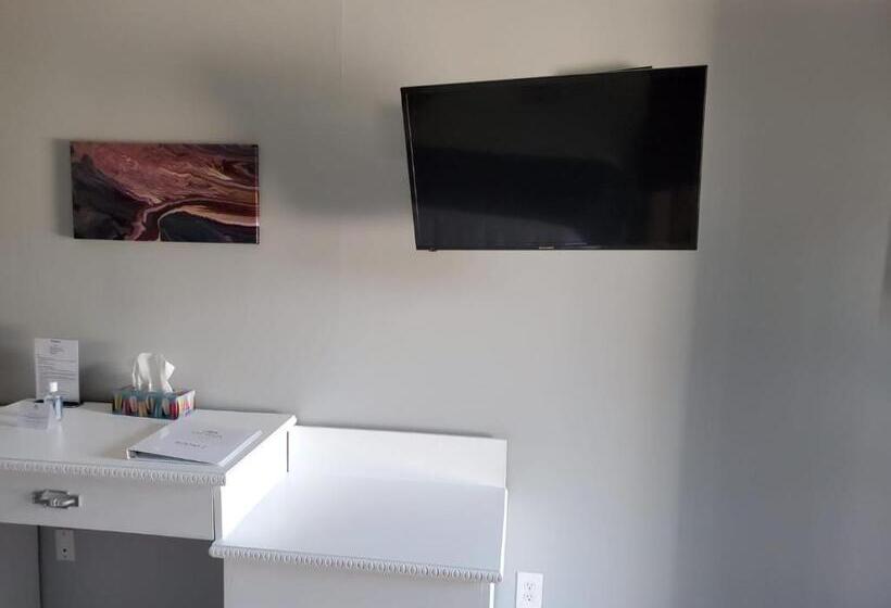 استودیوی سوپریور, Celadon Lodge