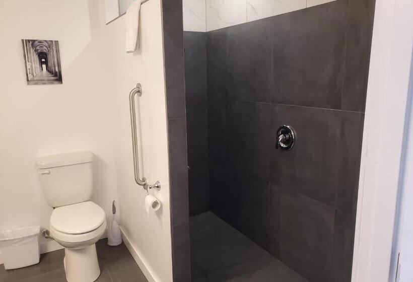 استودیوی سوپریور, Celadon Lodge