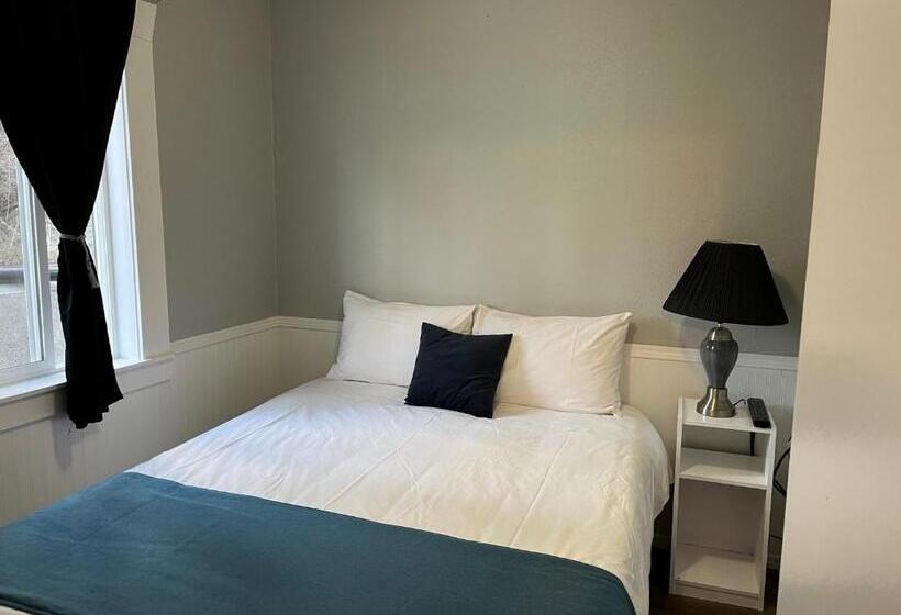 سوییت جونیور لوکس, Celadon Lodge