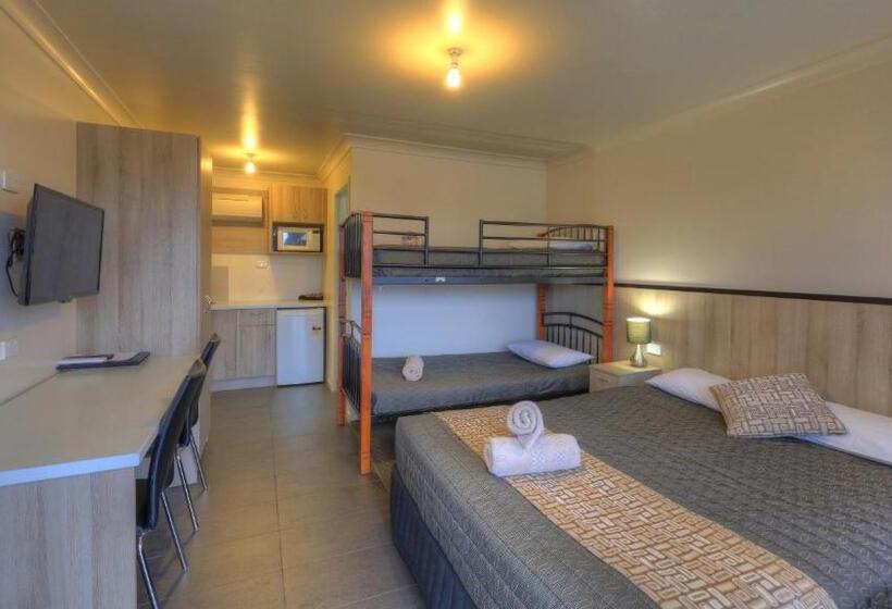 Семейный Номер, Starline Motor Inn