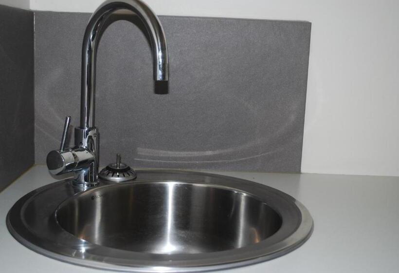 Семейный Номер, Starline Motor Inn