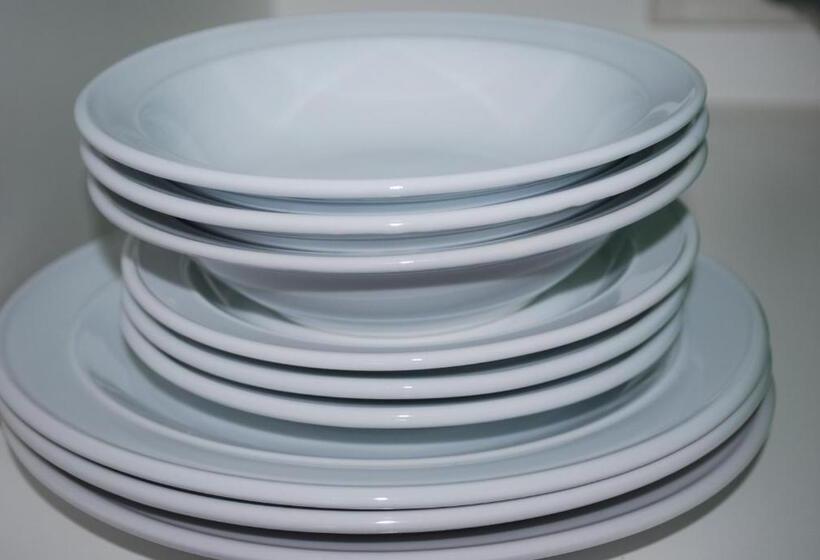 Семейный Номер, Starline Motor Inn