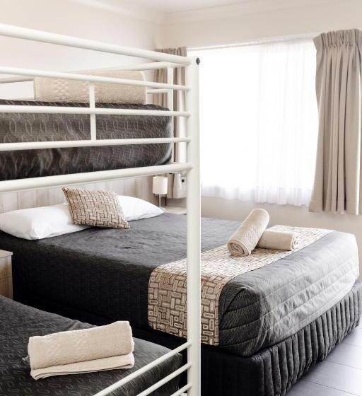 Семейный Номер, Starline Motor Inn