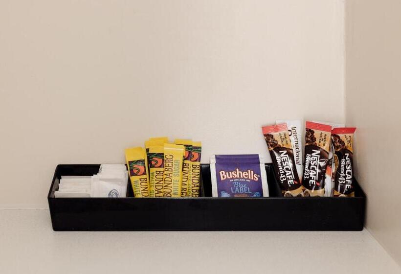 Семейный Номер, Starline Motor Inn