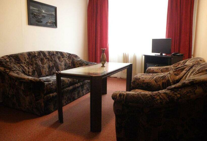 Apartamento 1 Quarto Rés-do-chão, Penzión Inštitút