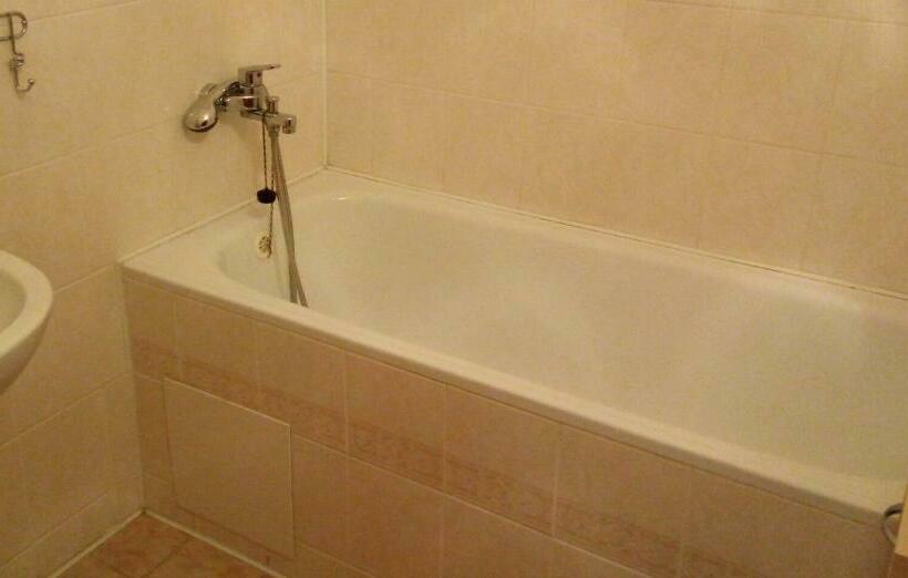 Apartamento 1 Quarto Rés-do-chão, Penzión Inštitút