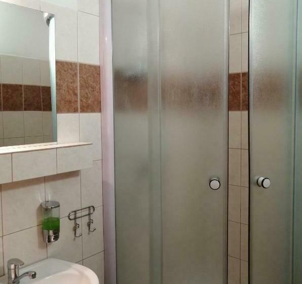 Apartamento 1 Quarto Rés-do-chão, Penzión Inštitút