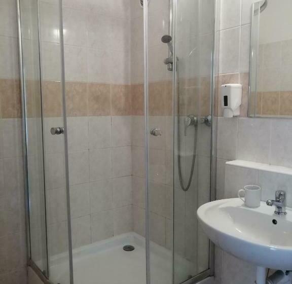 Apartamento 1 Quarto Rés-do-chão, Penzión Inštitút