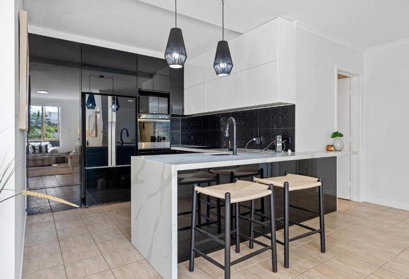 דירת חדר, Como Noosa