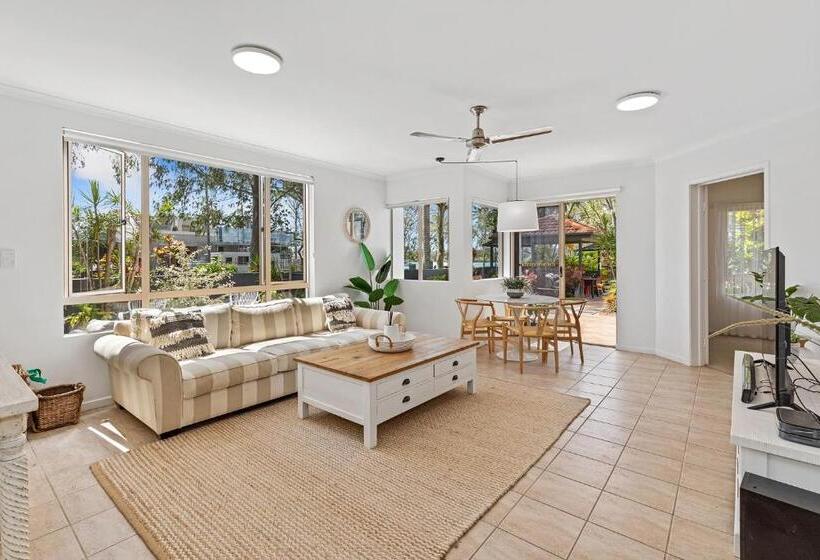 דירת חדר, Como Noosa