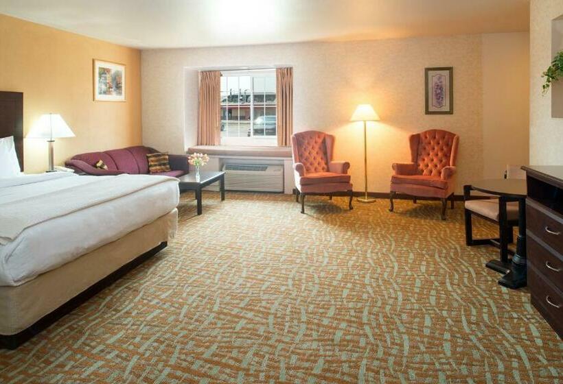 Люкс Deluxe Кровать Кинг, Days Inn & Suites By Wyndham Spokane Airport Airway Heights