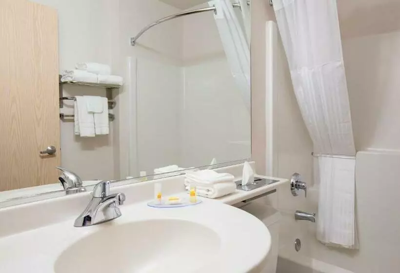 Deluxe Suite King Bed, Days Inn & Suites By Wyndham Spokane Airport Airway Heights