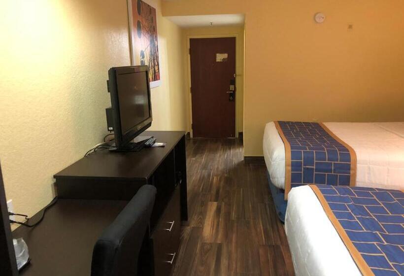 Standart Oda, Days Inn & Suites By Wyndham Tampa / Raymond James Stadium