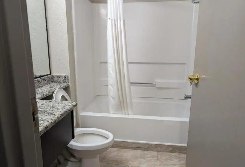 Deluxe Suite King Bed