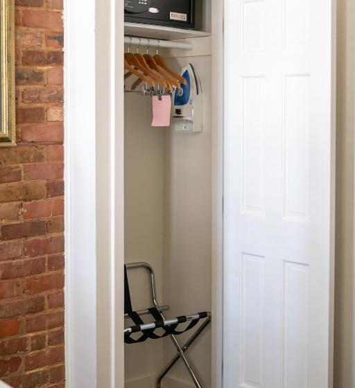 اتاق لوکس, Historic Streetcar Inn