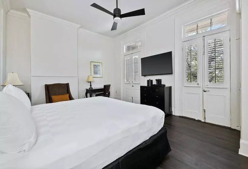 Standard Room King Size Bed