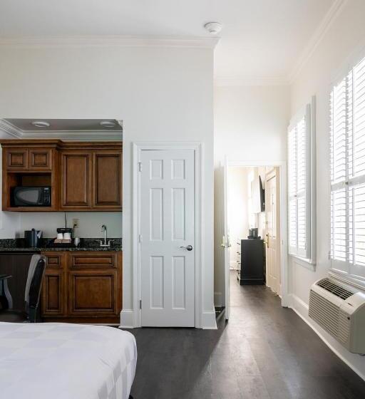 اتاق سوپریور با تخت بزرگ, Historic Streetcar Inn