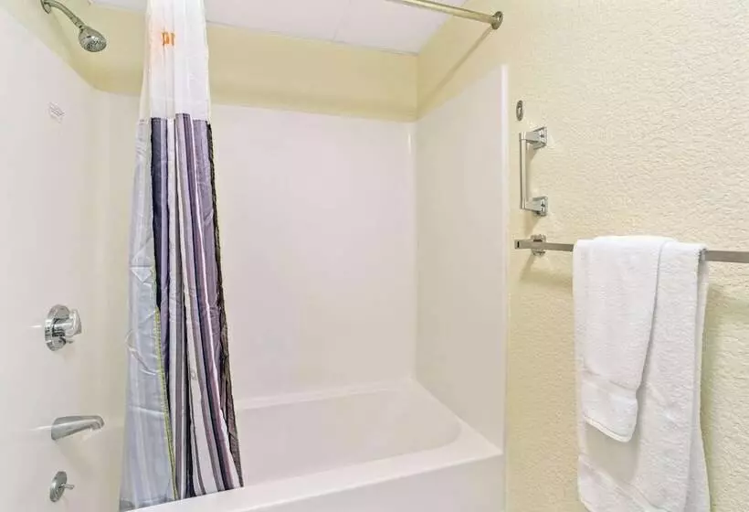 سوییت لوکس, La Quinta By Wyndham Boston Somerville