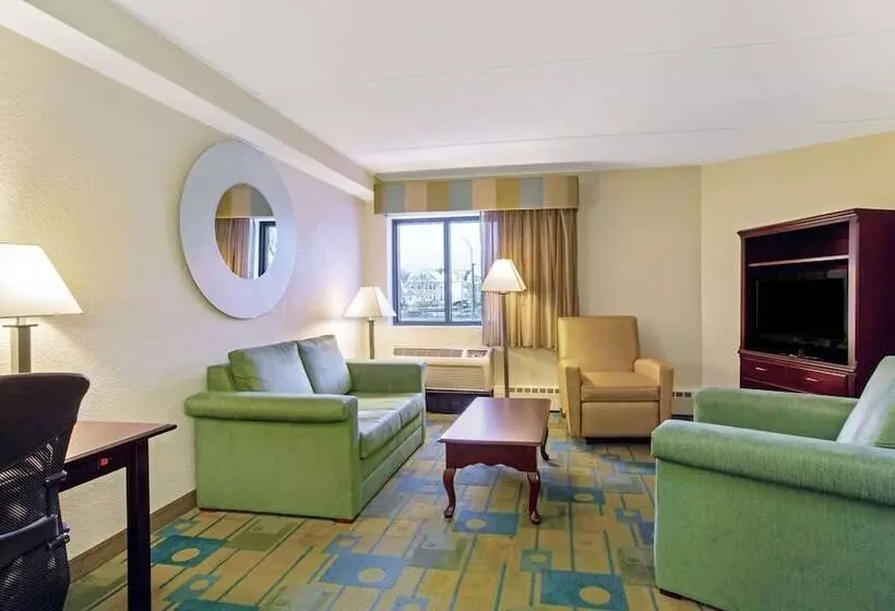 سوئیت برای معلولان, La Quinta By Wyndham Boston Somerville