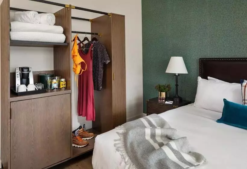 اتاق استاندارد با تخت بزرگ, Landmark Inn