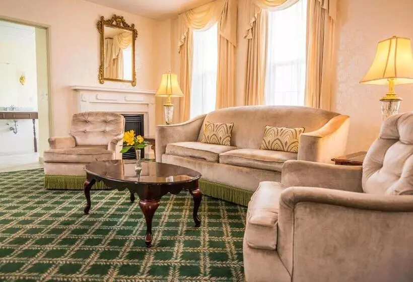 سوئیت با تخت بزرگ, Landmark Inn