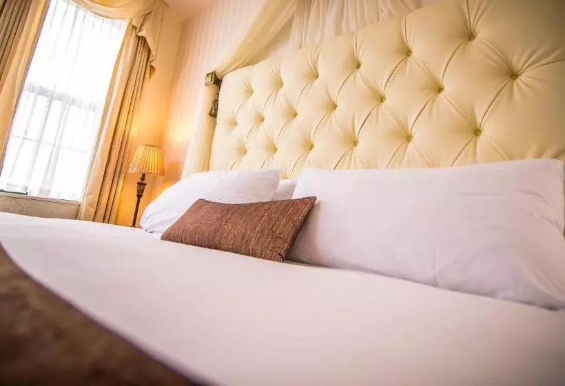 سوئیت با تخت بزرگ, Landmark Inn