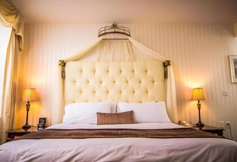 سوئیت با تخت بزرگ, Landmark Inn