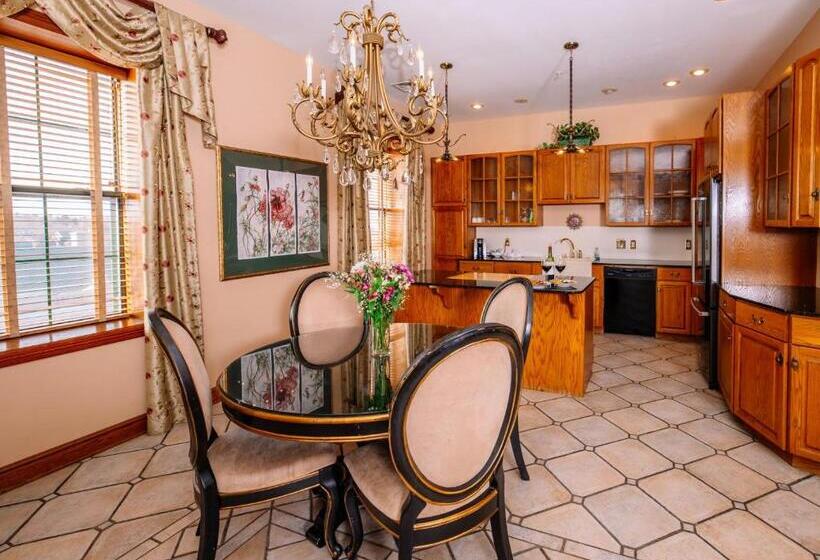 جناح إدارى, Landmark Inn