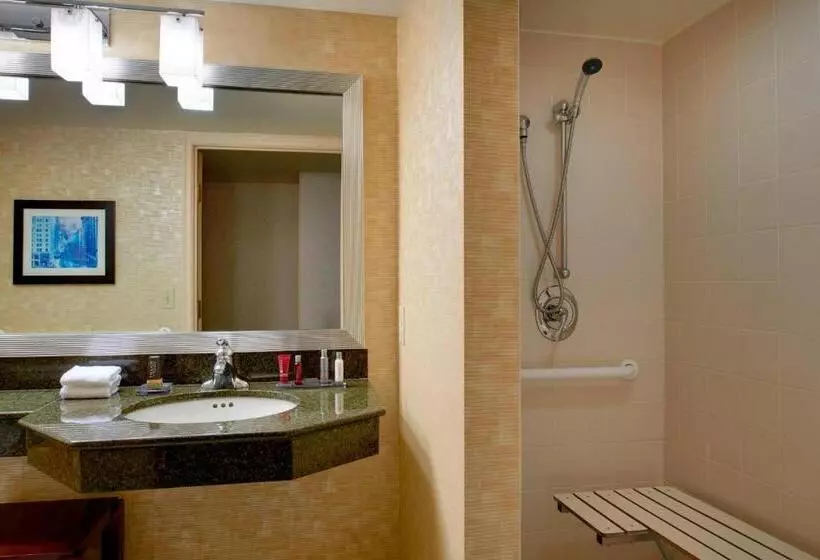Deluxe-huone Soveltuu Liikuntarajoitteisille, Milwaukee Marriott West