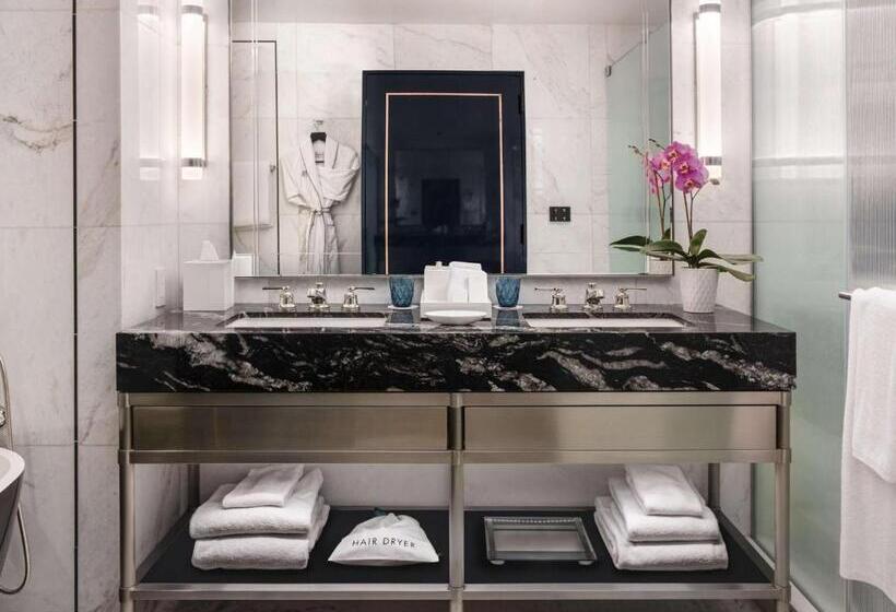 غرفة قياسية سرير كينج, Raffles Boston