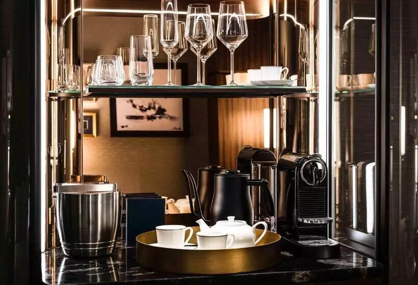 اتاق لوکس با تخت دو نفره بزرگ, Raffles Boston