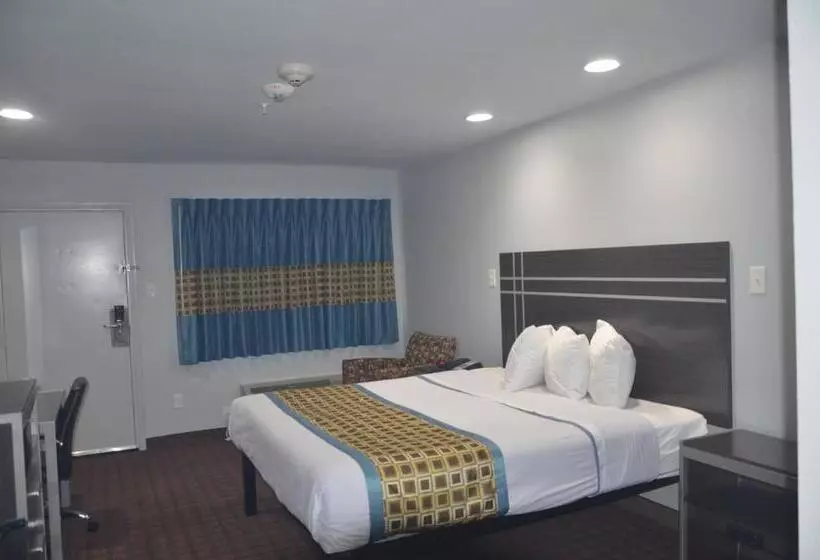 Standard-huone King-vuode, Travelers Inn