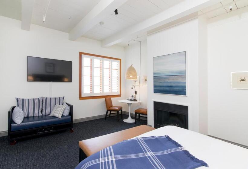 غرفة قياسية سرير كينج, Waters Edge