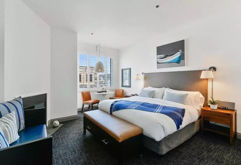 اتاق استاندارد با تخت بزرگ, Waters Edge