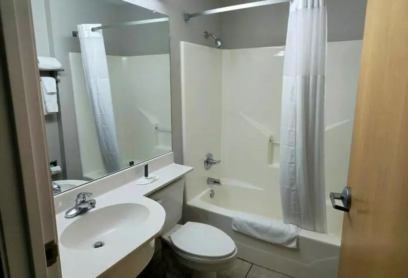 スタンダードスタジオ, Microtel Inn & Suites Claremore