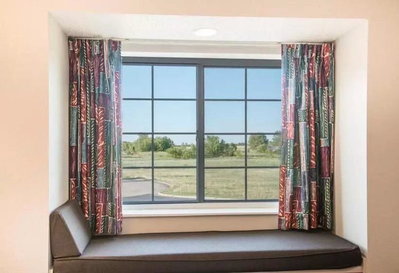 デラックススタジオ, Microtel Inn & Suites Claremore