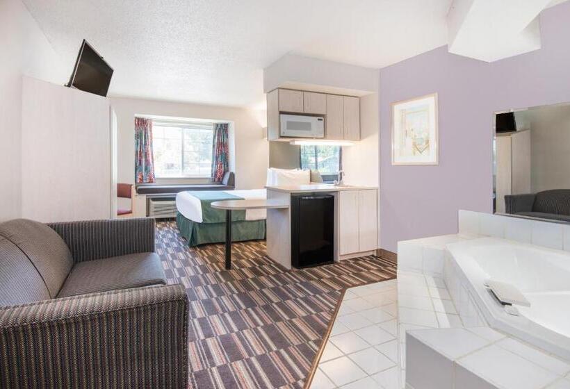 إستوديو ديلوكس, Microtel Inn & Suites Claremore