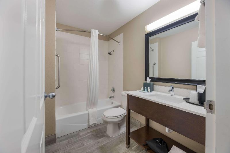 غرفة ديلوكس لذوى الاحتياجات الخاصة, Microtel Inn & Suites Claremore