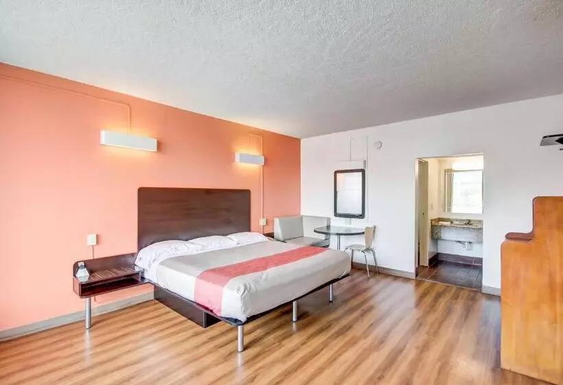 キングサイズベッドのデラックスルーム, Motel 6 Somerset, Ky