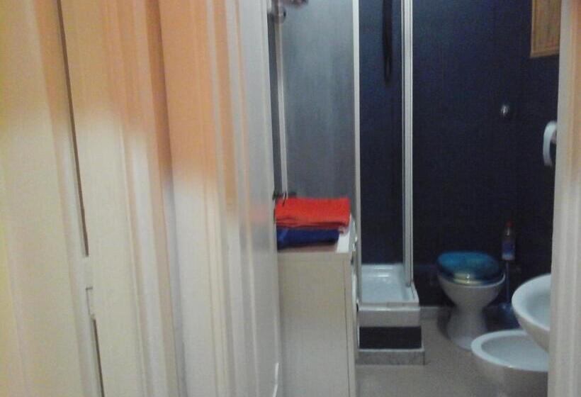 חדר סטנדרט, B&b Near Metro  Central Line   Only Wc In The Rooms 15 Minutes To Termini Station 20 To Spagna Squar