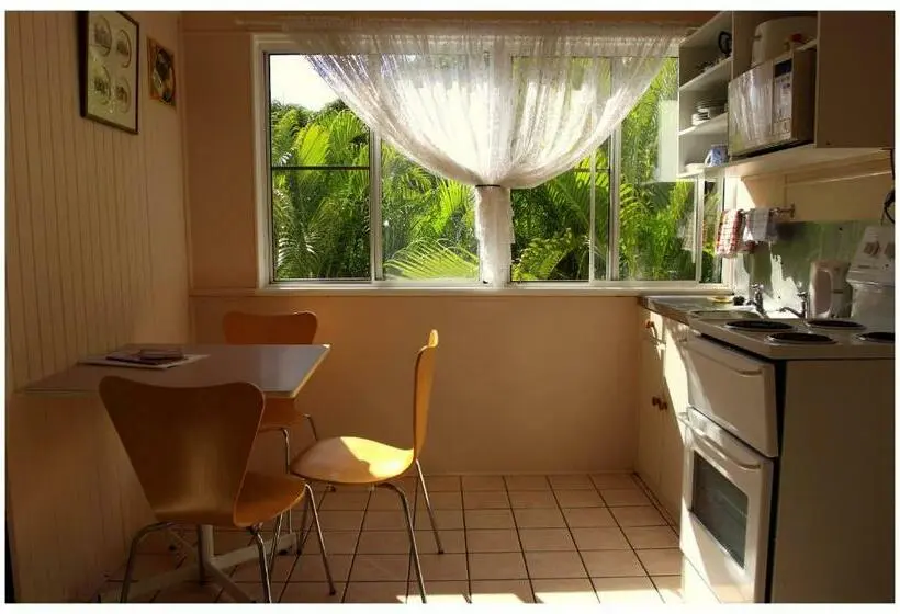 スタンダードスタジオ, Coral Lodge Bed And Breakfast Inn
