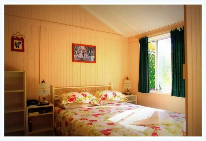 スタンダードスタジオ, Coral Lodge Bed And Breakfast Inn
