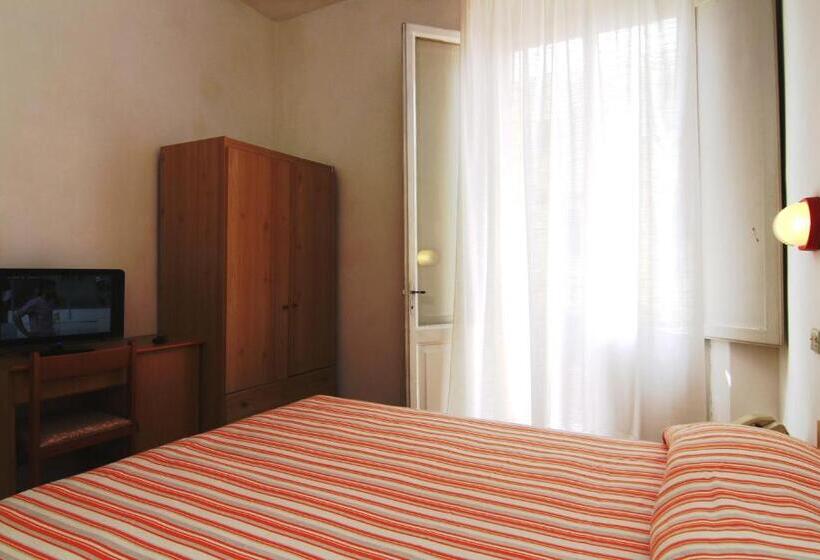 标准间带阳台, Garni Picnic