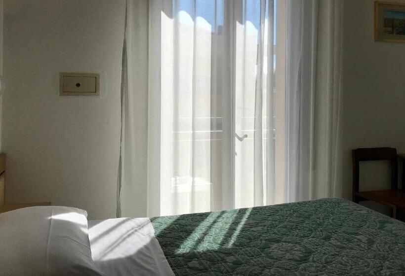 带阳台的标准单人间, Garni Picnic