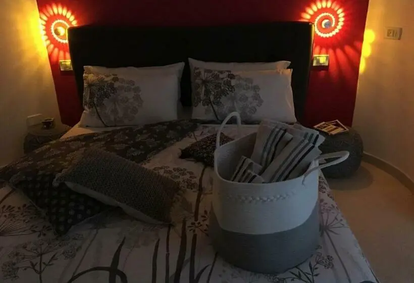 デラックスルーム, Intra Rooms